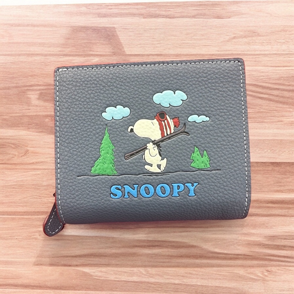 NEW Coach Limited Edition Peanuts Leather Snap Wallet Snoopy Ski Motif